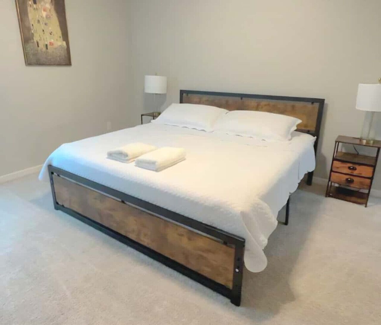 3 habitaciones, tabla de planchar con plancha y cuna de viaje 