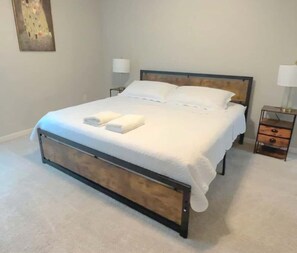 3 makuuhuonetta, silitysrauta/-lauta, vauvan matkasänky, ilmainen Wi-Fi