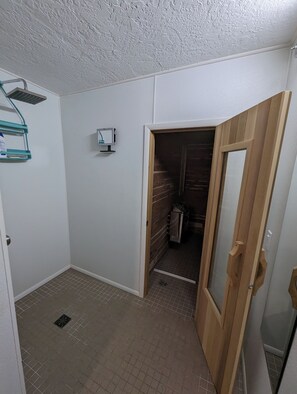 Interior - Centrally Located Ocean View (Ketchikan)