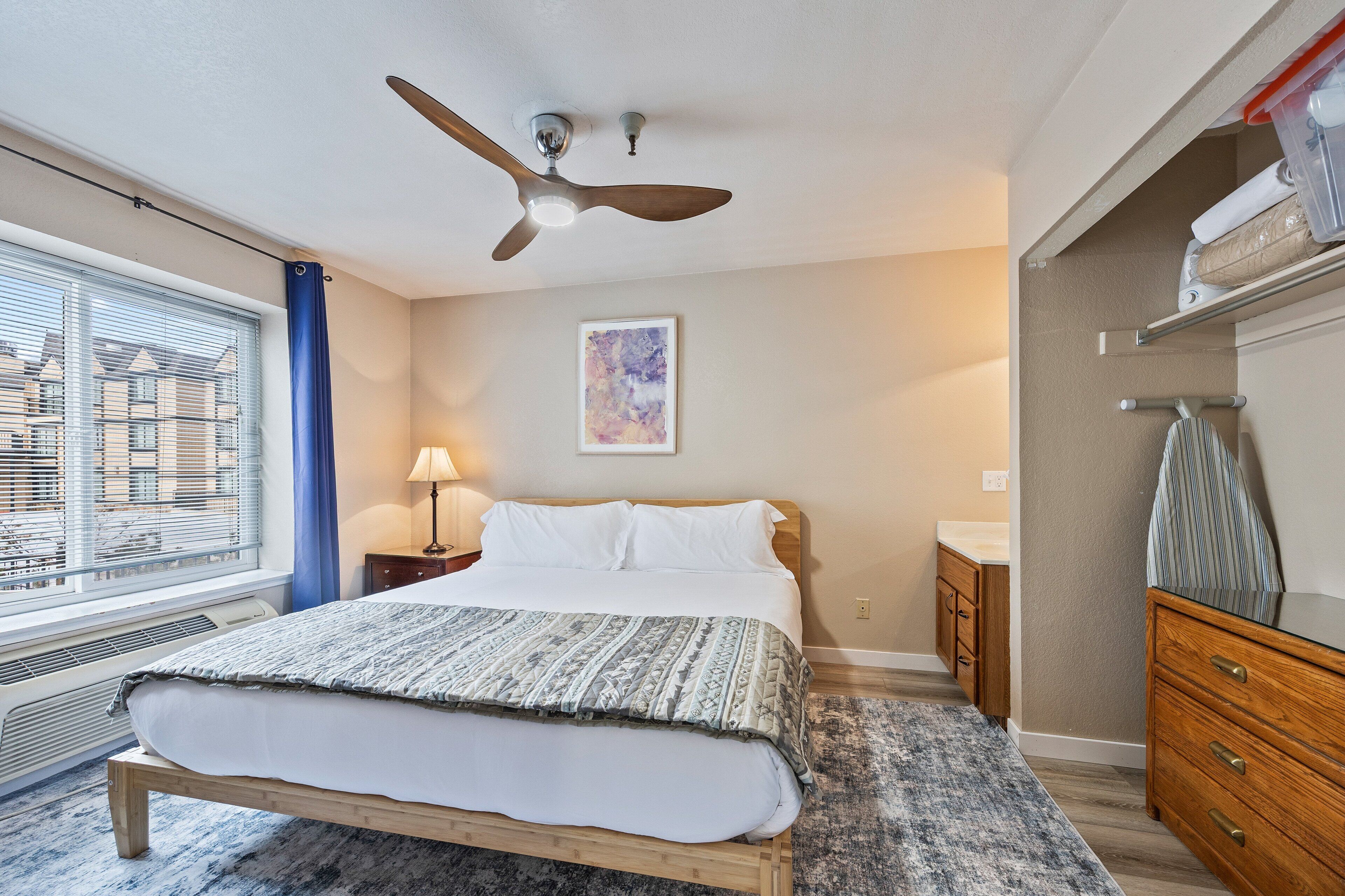 1 chambre, bureau, fer et planche à repasser, Wi-Fi gratuit