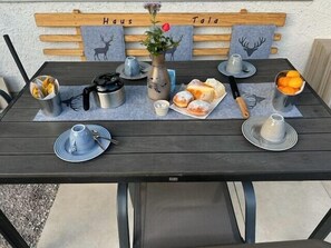 تناول الطعام بالخارج