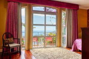 2 bedrooms, iron/ironing board, travel cot, free WiFi