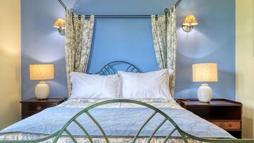 2 bedrooms, iron/ironing board, travel crib, free WiFi