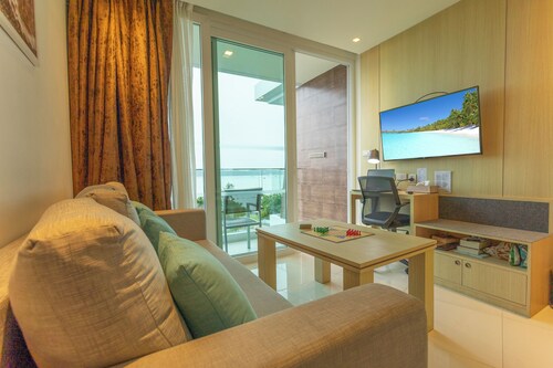 Sea View Beach Bar Beach Front c114