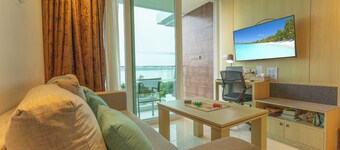 Sea View Beach Bar Beach Front c114