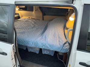 1 bedroom, desk, WiFi, bed sheets - Budget Friendly Camping Experience (Kailua)