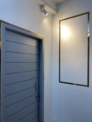 Interior - Studio 1-bedroom apartment with WiFi, AC in fabulous New Delhi (New Delhi)