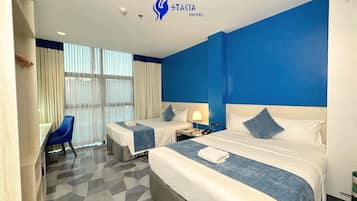 Caja de seguridad en la habitación y escritorio