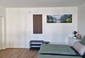 1 bedroom, desk, WiFi, bed sheets