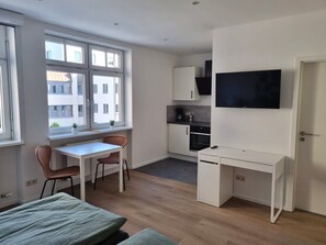 1 bedroom, desk, WiFi, bed sheets - Ferienwohnung "die Drei Flüsse" (Passau)