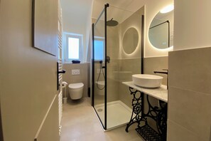 Hair dryer, towels, soap, toilet paper - The Winzereck | 4* vacation home in the Southern Palatinate between vineyards & Palatinate Forest (Ranschbach)