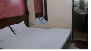Escritorio, espacio para trabajar con laptop y wifi gratis