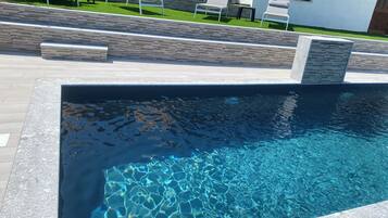 Ulkouima-allas, lämmitetty uima-allas