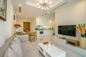 Living area - Vinhomes Central Park 2BR next to Landmark 81 (Hồ Chí Minh)