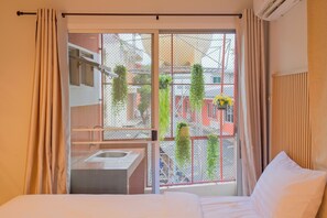 Meja kerja dan Wi-Fi gratis