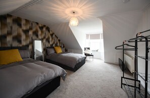 4 habitaciones, tabla de planchar con plancha y wifi gratis