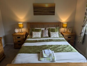 3 室のベッドルーム、アイロン / アイロン台、WiFi (無料)、ベッドシーツ