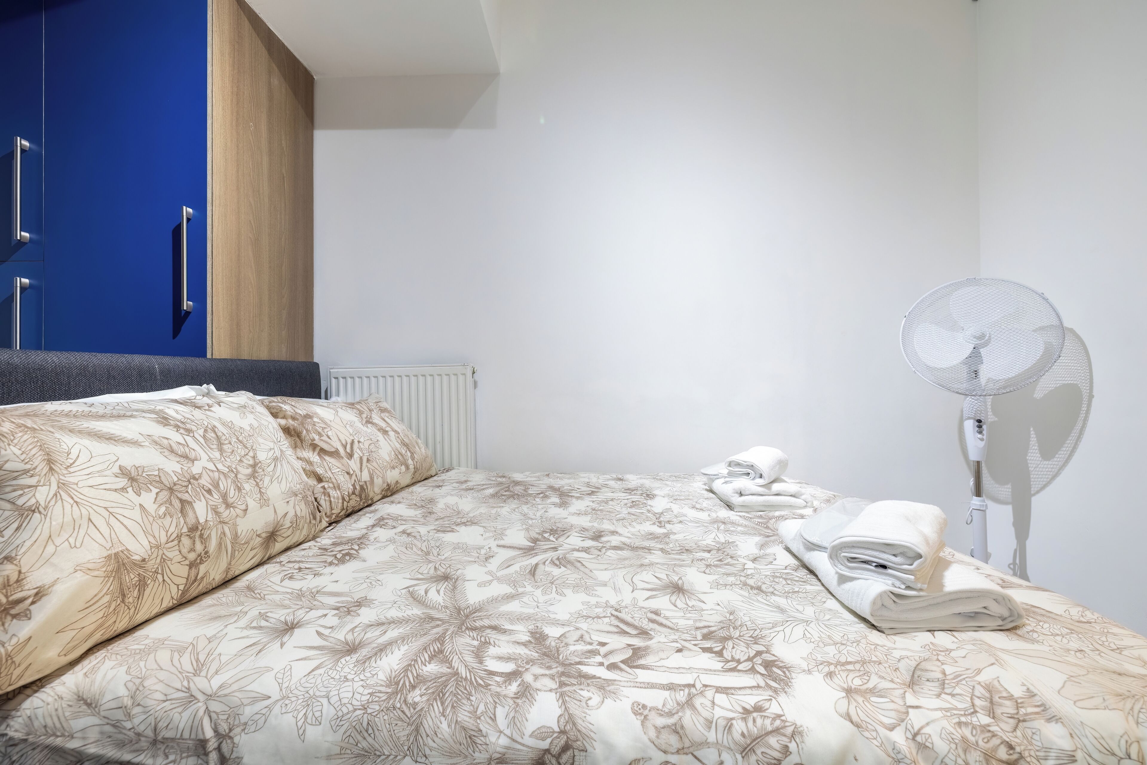 2 bedrooms, in-room safe, desk, iron/ironing board