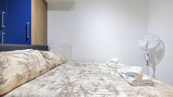 2 bedrooms, in-room safe, desk, iron/ironing board