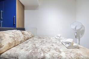 2 bedrooms, in-room safe, desk, iron/ironing board