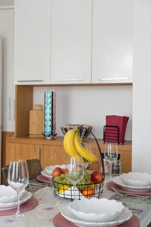 A dining table set with plates, glasses, and a fruit basket. - Quiet location in Central London, near Paddington, Regent Park, Lord's Cricket (London)