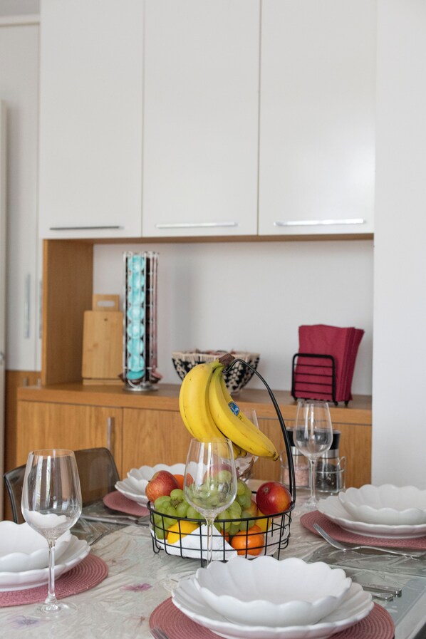 A dining table set with plates, glasses, and a fruit basket. - Quiet location in Central London, near Paddington, Regent Park, Lord's Cricket (London)