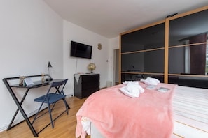 A bedroom with a bed, a desk with a chair, a TV, a globe, and a wardrobe. - Quiet location in Central London, near Paddington, Regent Park, Lord's Cricket (London)