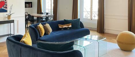 تلفزيون، مكتبة فيديو، شاشة كمبيوتر، طابعة