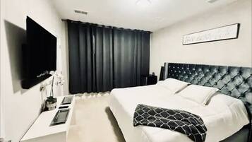 4 bedrooms, iron/ironing board, free WiFi, bed sheets