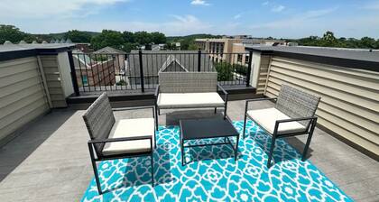 Lux 4BR home in DC l Parking & Metro access l Family, Corporate, & Extended stay