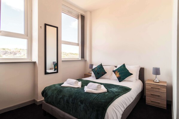 1 bedroom, desk, iron/ironing board, WiFi - Bright & Modern 1 Bed Apartment in Blackburn Centre (Blackburn)