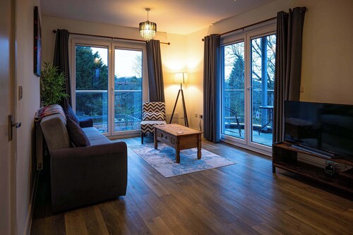 Convenient 2 Bedroom Apartment in Crawley