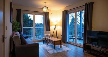 Convenient 2 Bedroom Apartment in Crawley