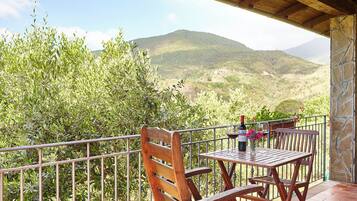 In-room safe, free WiFi, bed sheets