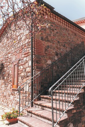 Apartment, Garden View | In-room safe, free WiFi, bed sheets