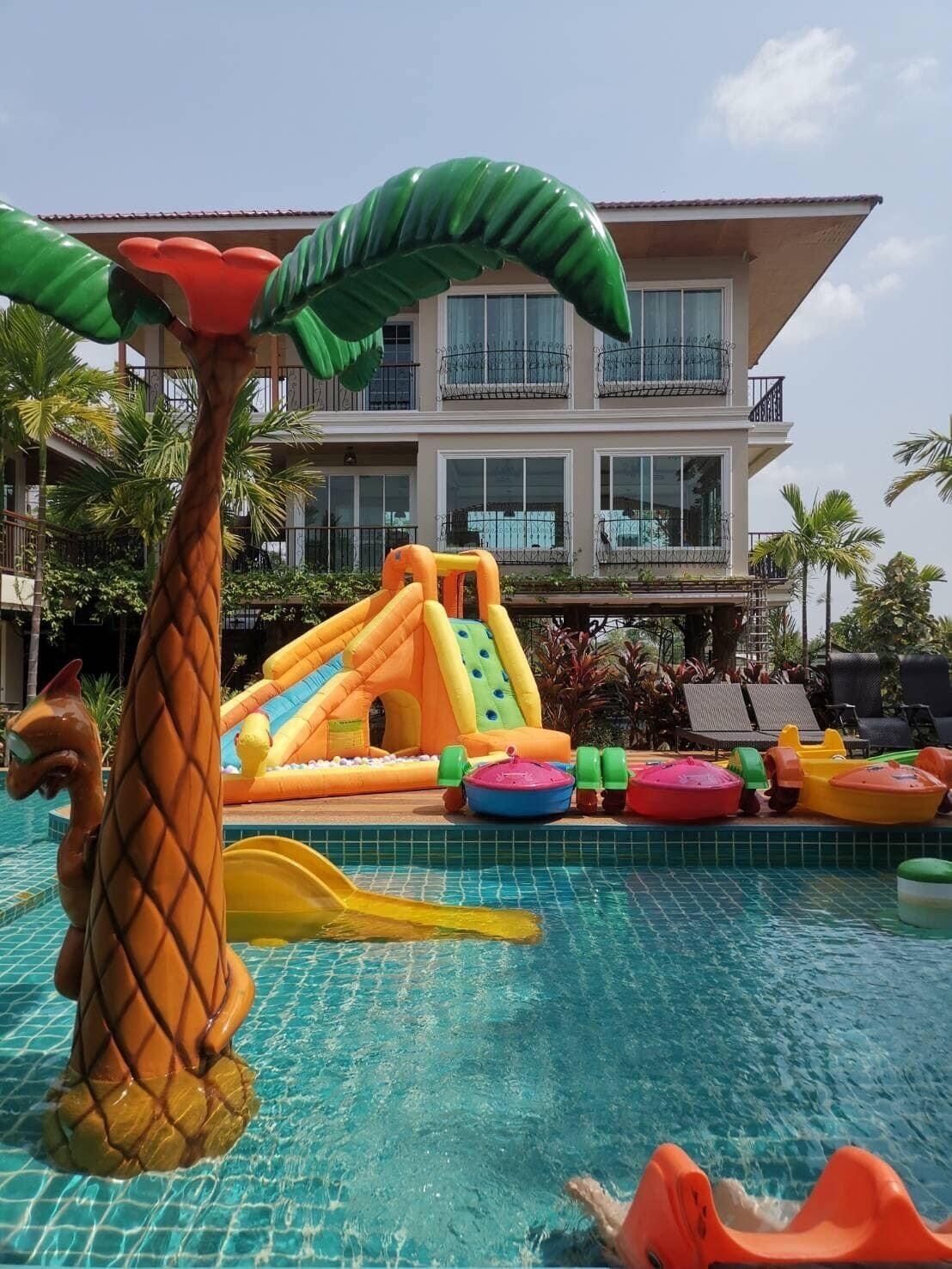 Outdoor pool, free cabanas, pool umbrellas