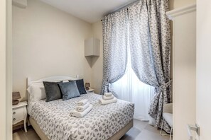 2 bedrooms, iron/ironing board, WiFi, bed sheets - New and cozy apartment just minutes from Vatican City (Roma)