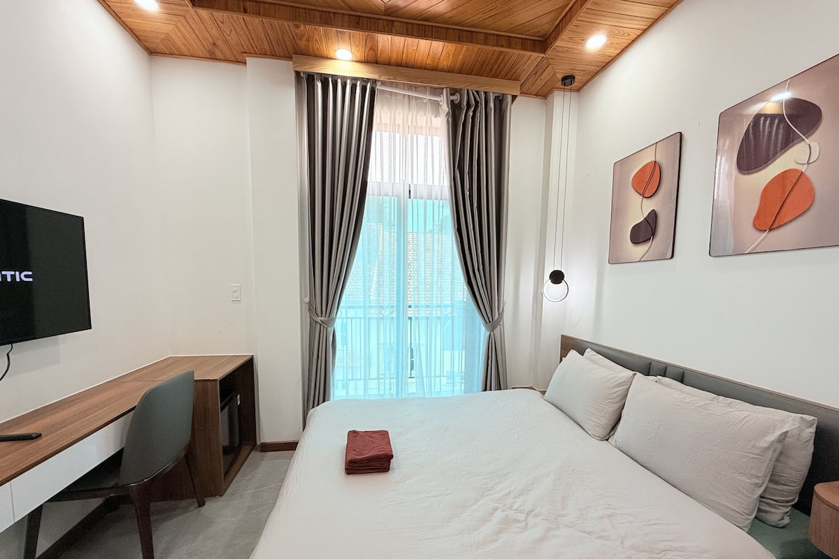 Deluxe Double Room | Desk, laptop workspace, blackout curtains, soundproofing