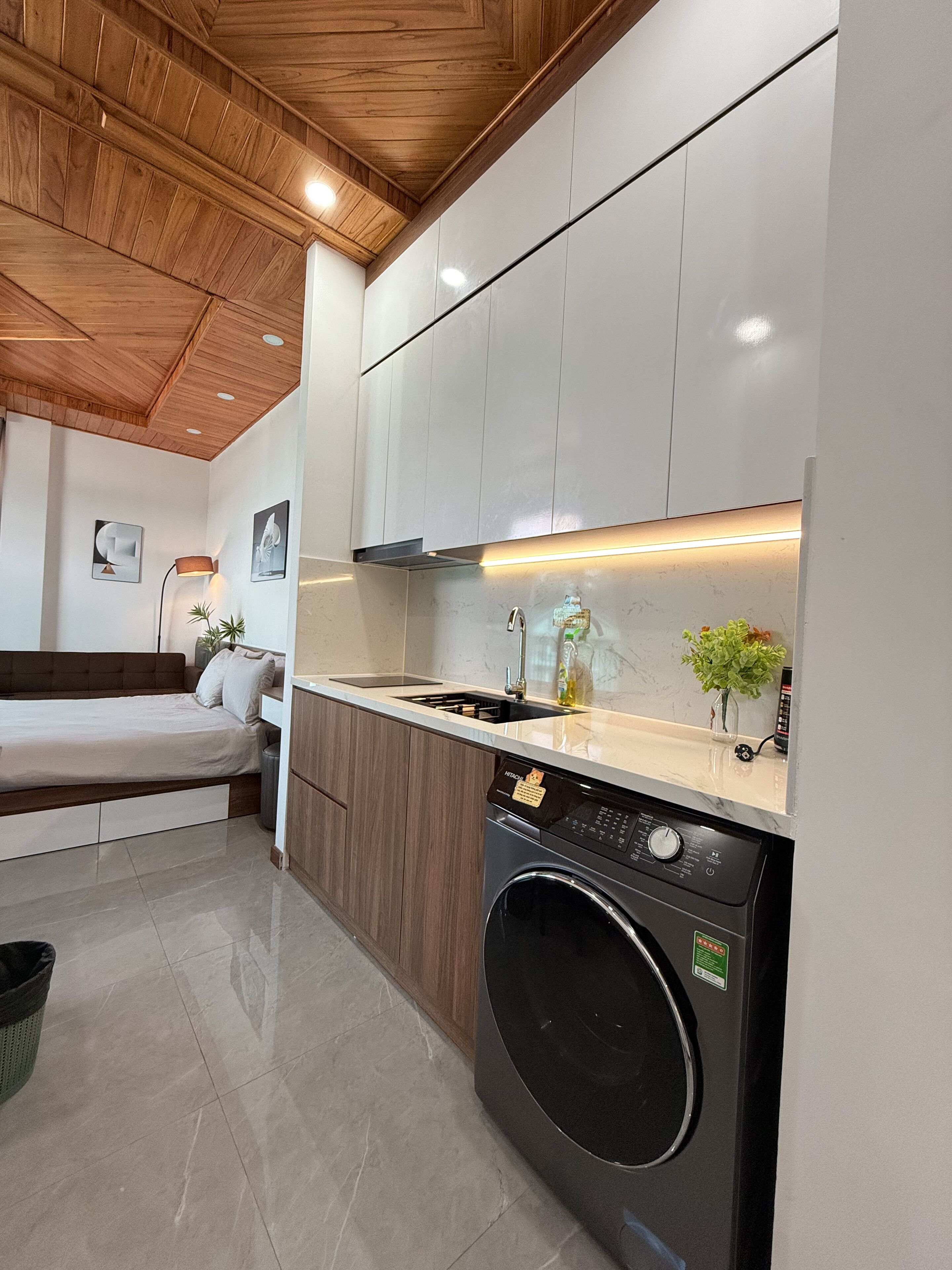 Executive Room, Balcony | Private kitchen | Fridge, stovetop, cookware/dishes/utensils, paper towels