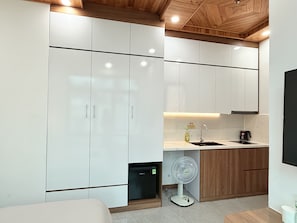 Standard Double Room | Wardrobe - Hasa Da Lat Hotel and Apartment (Da Lat)