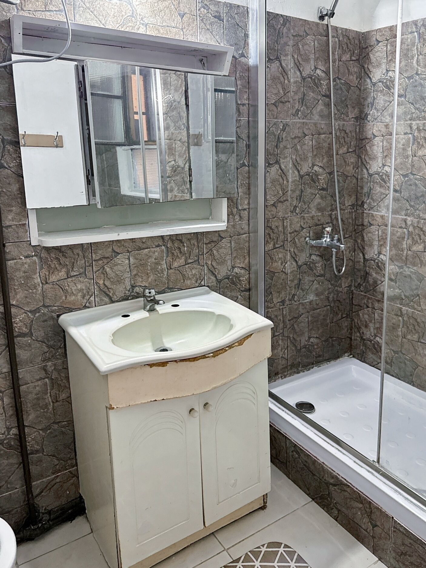 Apartment, 1 Bedroom, Smoking, City View | Bathroom