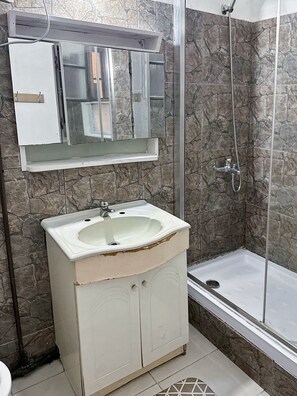 Apartment, 1 Bedroom, Smoking, City View | Bathroom - Elegant Apartment - Perfect Location Between the Coast and the City Center (Montevideo)