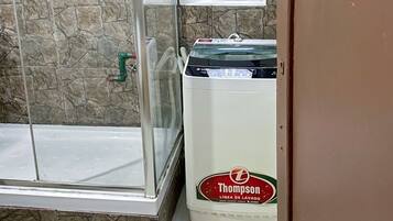 Apartment, 1 Bedroom, Smoking, City View | Bathroom shower