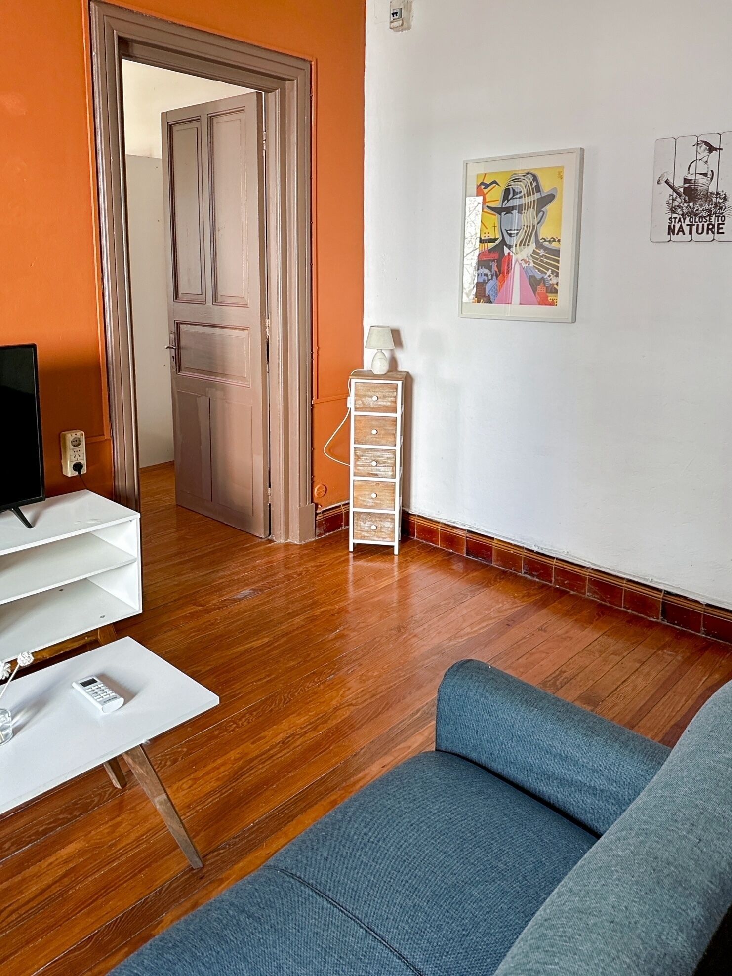 Apartment, 1 Bedroom, Smoking, City View | Living area