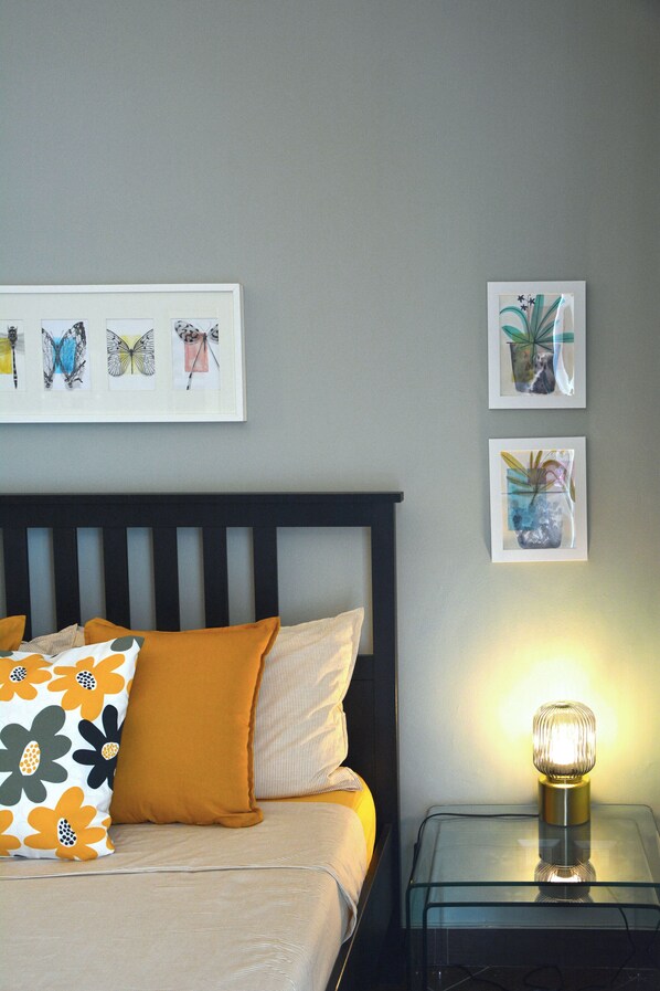 1 dormitorio, tabla de planchar con plancha, wifi y ropa de cama