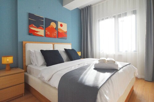 brand new apt with 2 beds & office