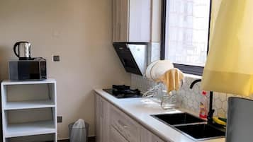 Luxury Apartment, City View | Private kitchen | Microwave