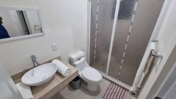 Basic Apartment | Bathroom