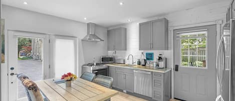 Micro-ondes, four, plaque de cuisson, lave-vaisselle