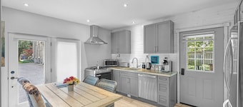 2BR Downtown Retreat: Mins to Beach, BBQ & Firepit